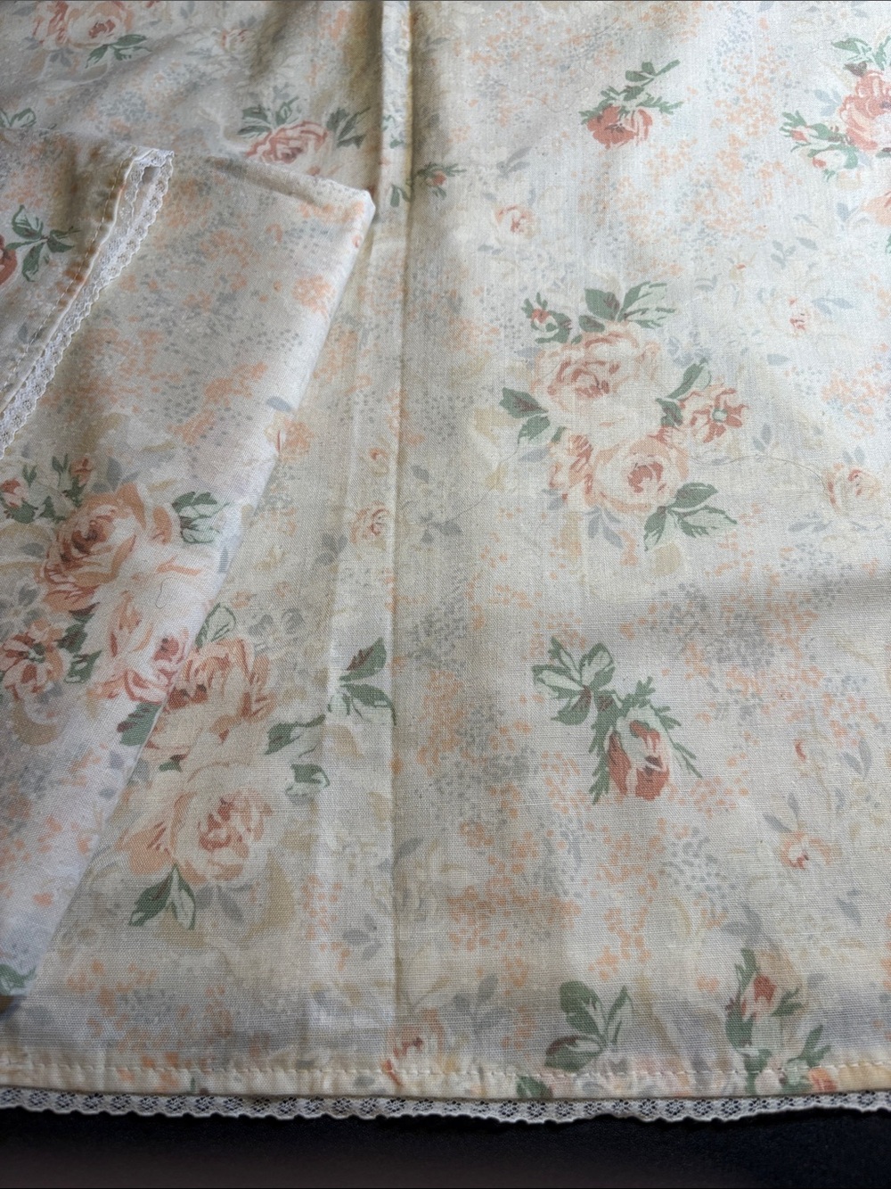 Vintage Floral Rose Print set of 2 pillowcases in Cream and Peach FF